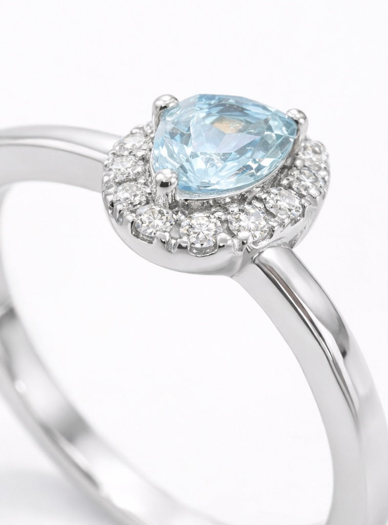 Anillo oro blanco con piedra central agua marina