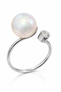 Anillo abierto de perla Akoya y diamante en oro blanco