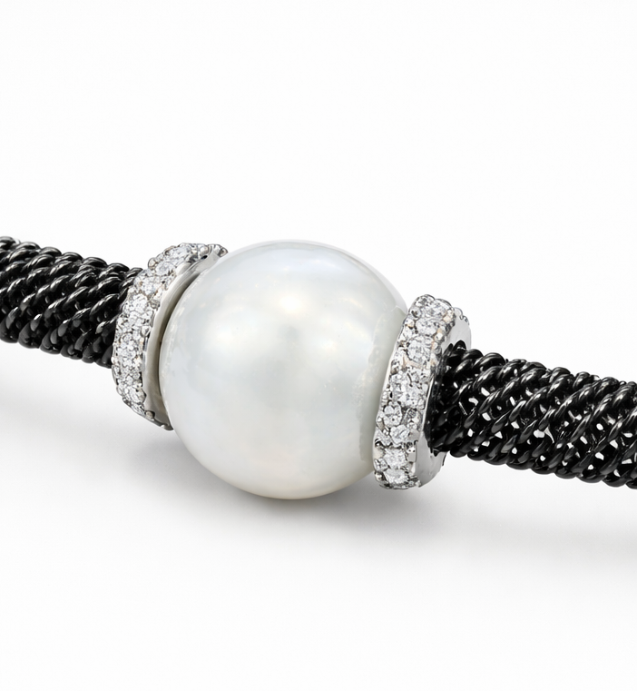 Pulsera Abierta de Oro Blanco con Perla y Diamantes