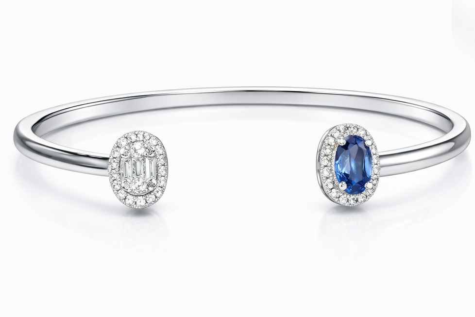 Pulsera abierta de oro blanco con zafiro azul y diamantes