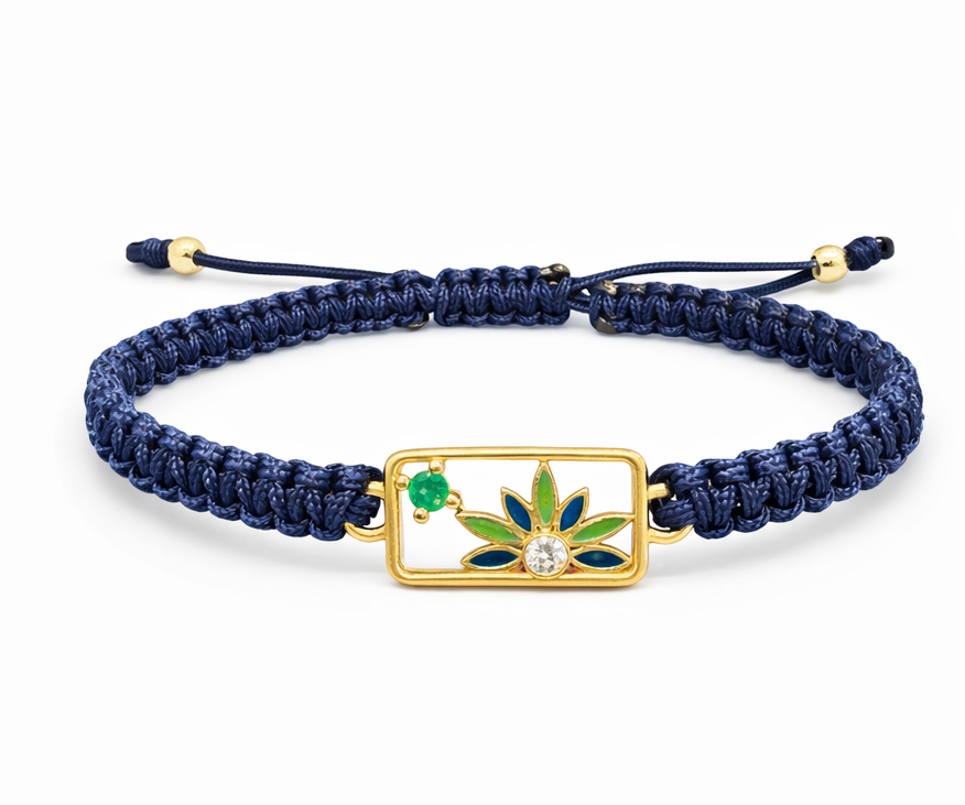 Pulsera Macramé Flor Esmaltada con Esmeralda y Diamante en Oro Amarillo