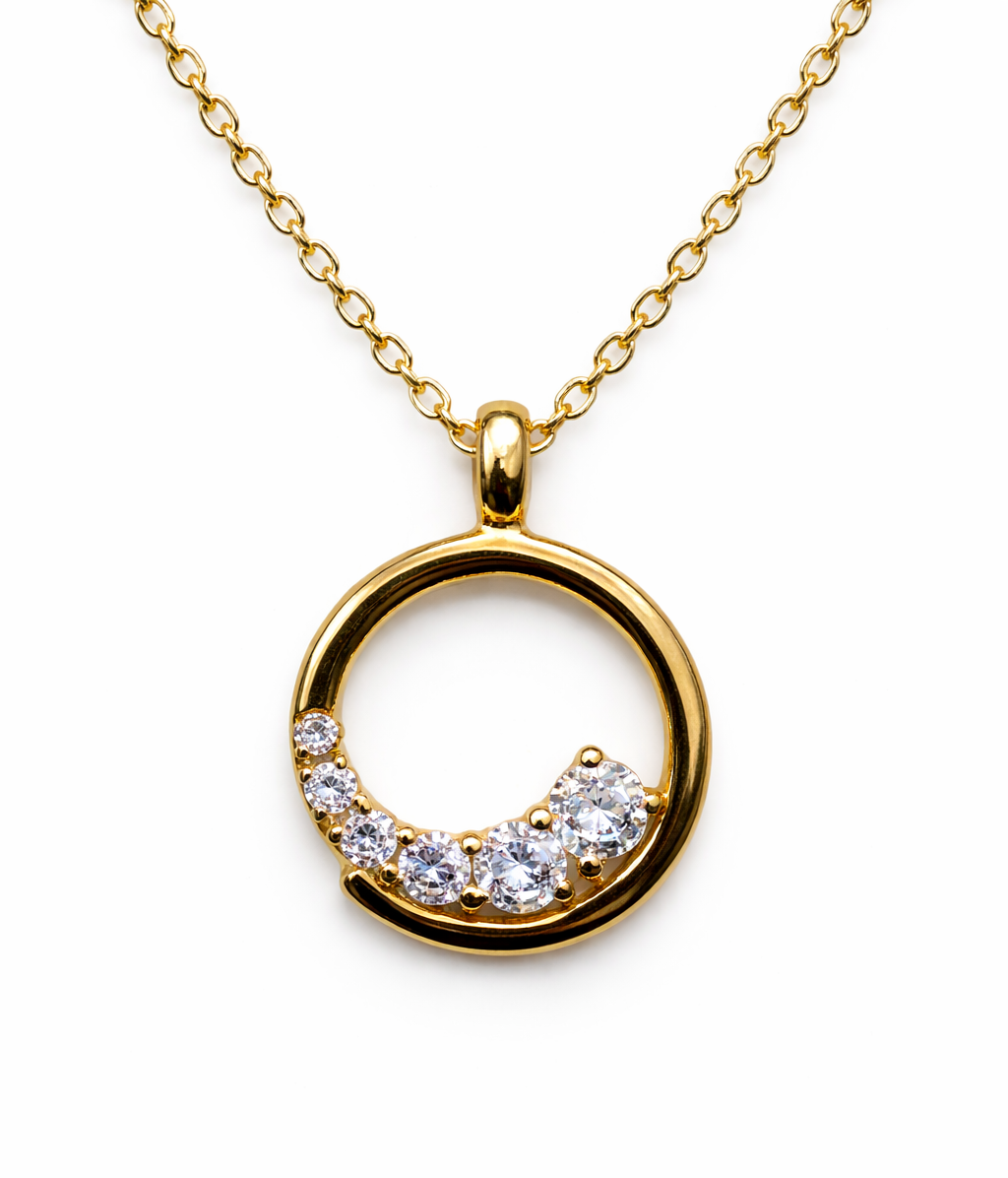 Colgante Circular de Oro Amarillo con Diamantes