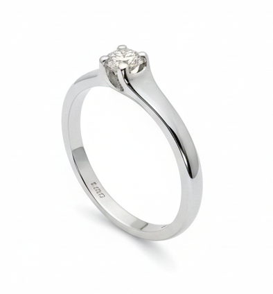 Anillo solitario cuatro grapas