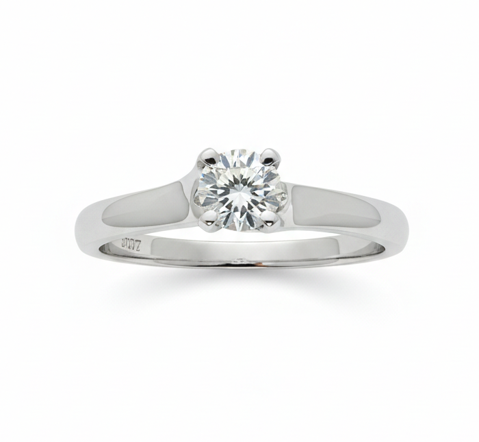 Anillo solitario cuatro grapas